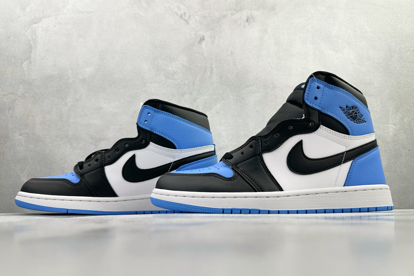 JORDAN 1 RETRO HIGH OG "UNC TOE" SNEAKER