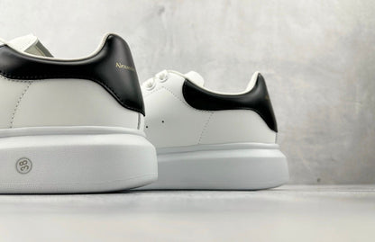 OVERSIZED LEATHER SNEAKER