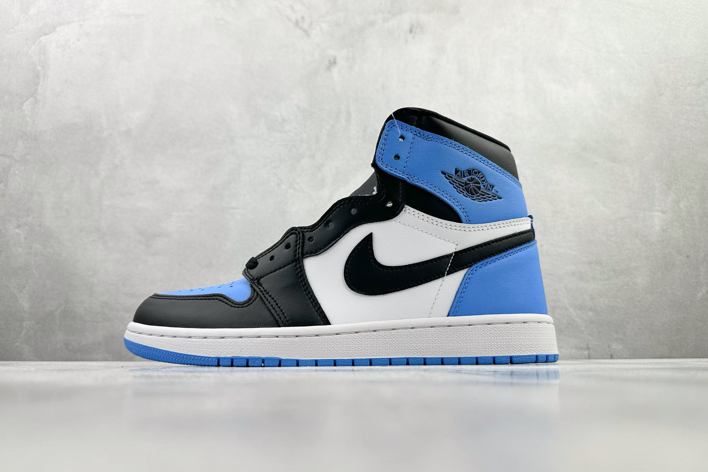 JORDAN 1 RETRO HIGH OG "UNC TOE" SNEAKER