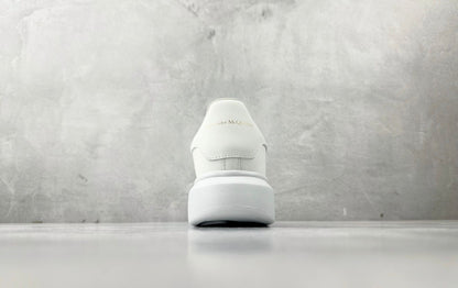 OVERSIZED LEATHER SNEAKER